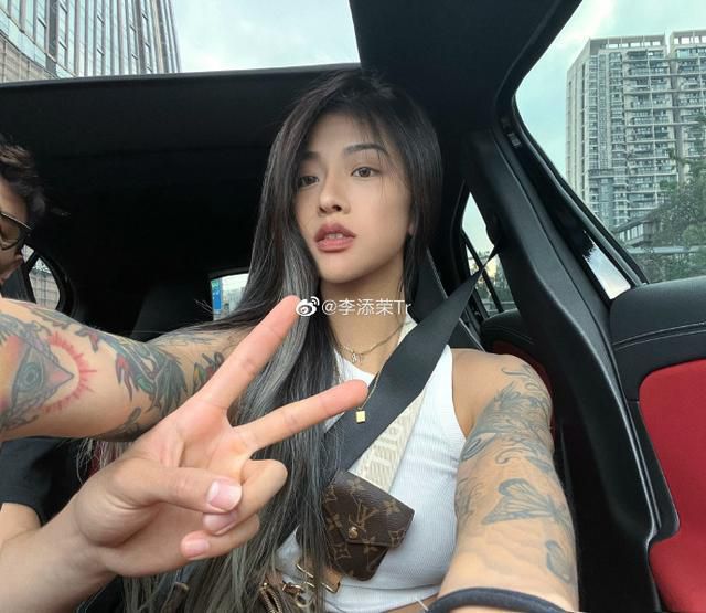 盈盈狂吠